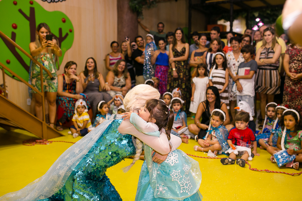 Abraço na Elsa