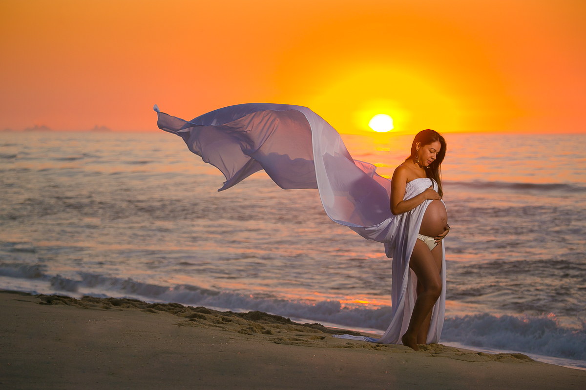 Gestante por do sol
