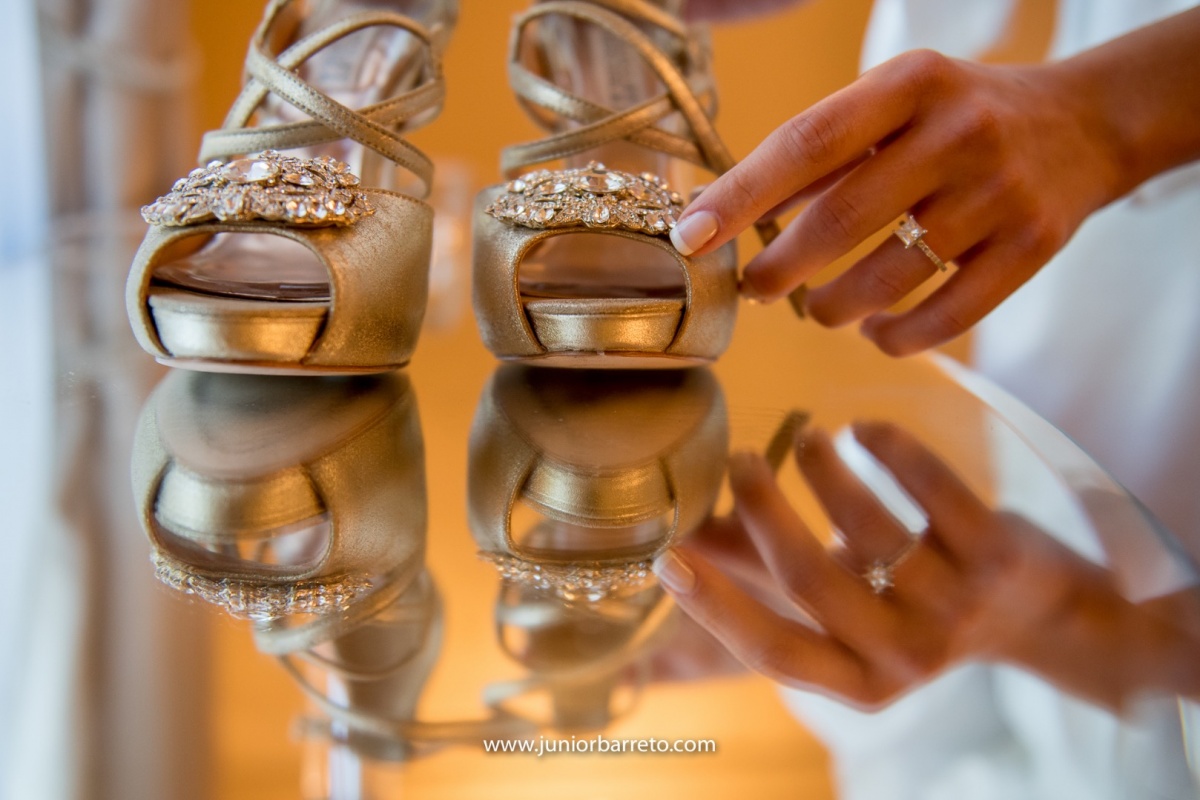 The Ancient Spanish Monastery, casamento em miami, wedding in miami, destination wedding, Bride, dress, dama da honra, daminha, sapato da noiva,