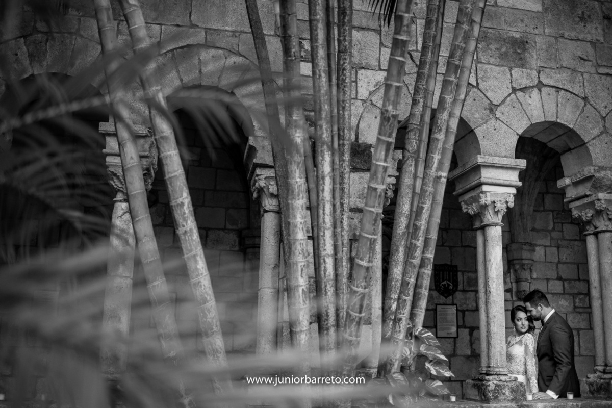 The Ancient Spanish Monastery, casamento em miami, wedding in miami, destination wedding, Bride, dress, dama da honra, daminha, sapato da noiva, sandalia da noiva, irmã da noiva, padrinhos do noivo, padrinhos, perfume da noiva, madrinhas da noiva, pai do