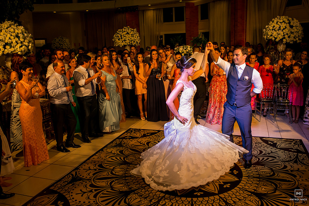 noivos dança casamento