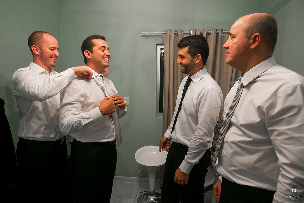 noivo com os amigos armazém