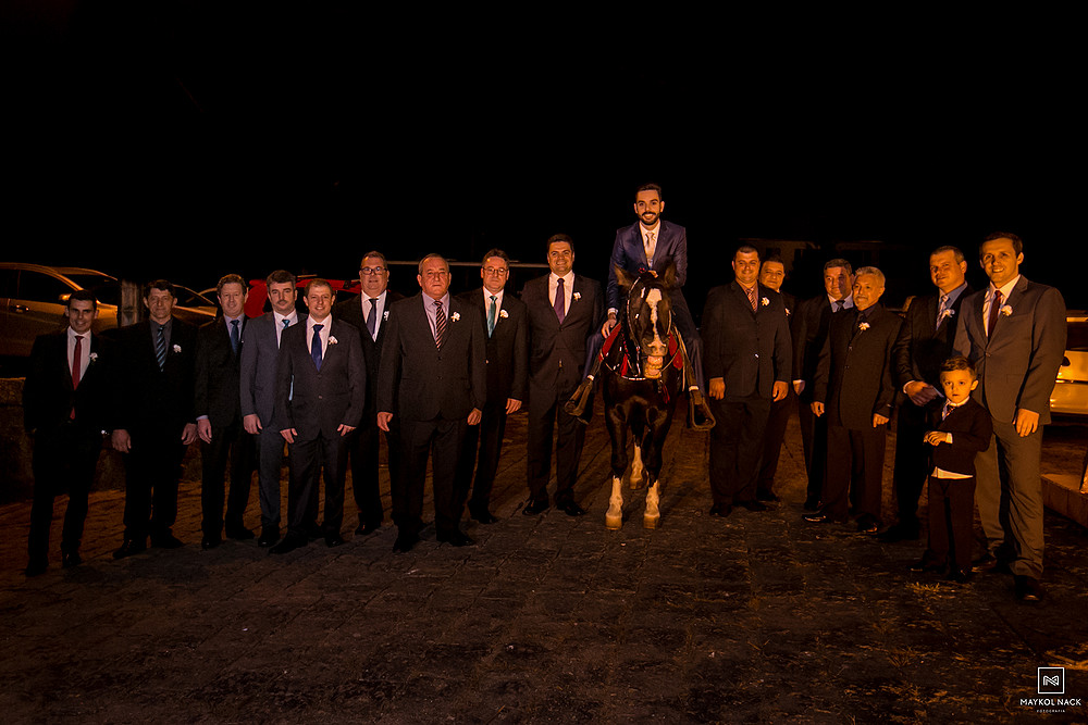 noivo com cavalo