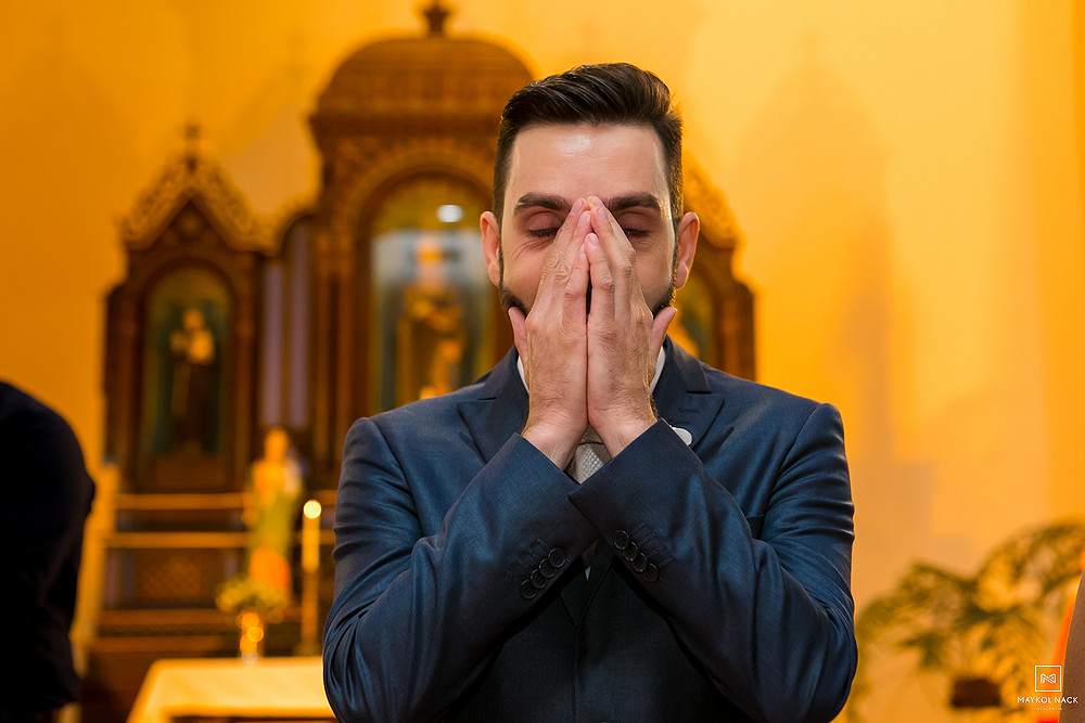 noivo emocionado