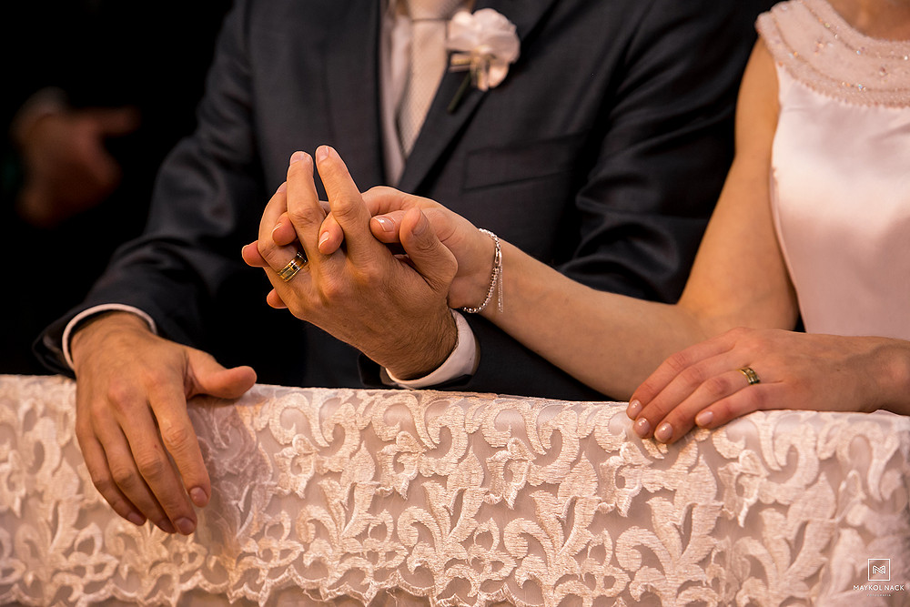 detalhe alianças casamento
