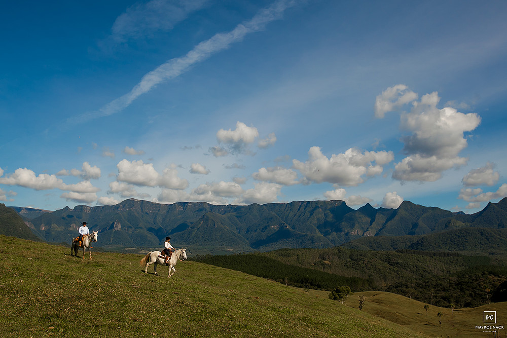 cavalos para ensaio na serra