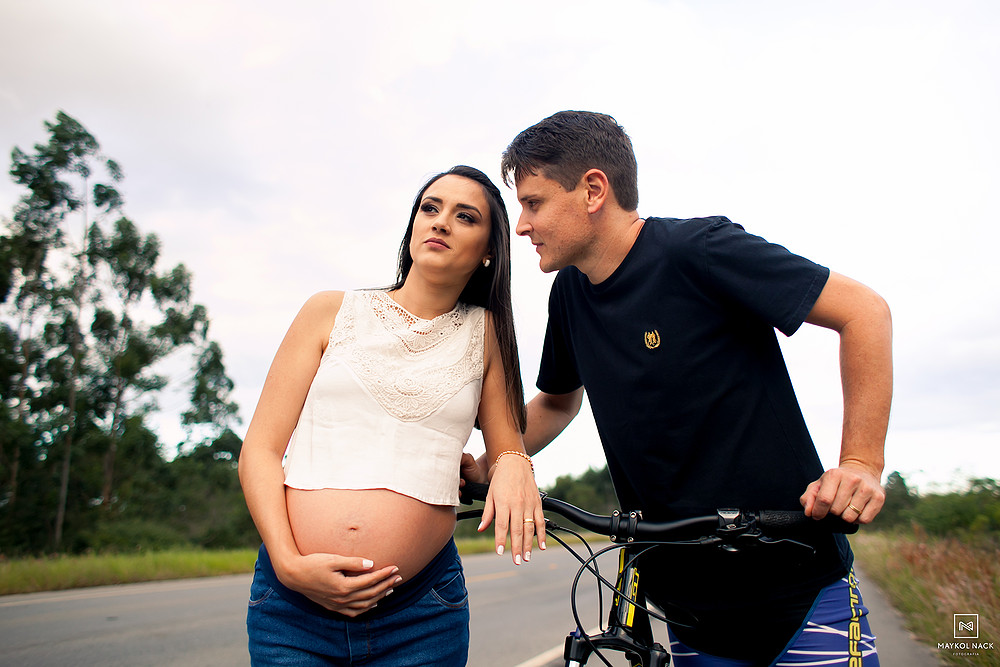 pais com bicicleta