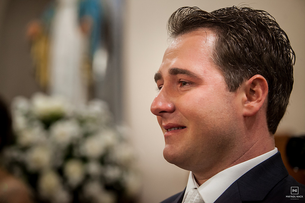 noivo emocionado casamento