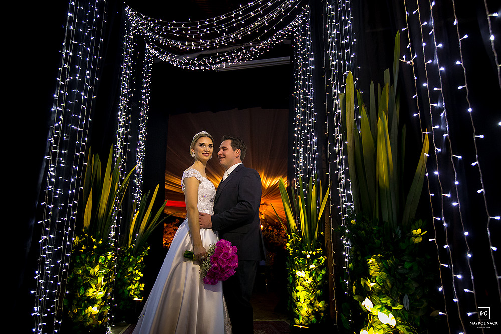 entrada do casamento contra luz