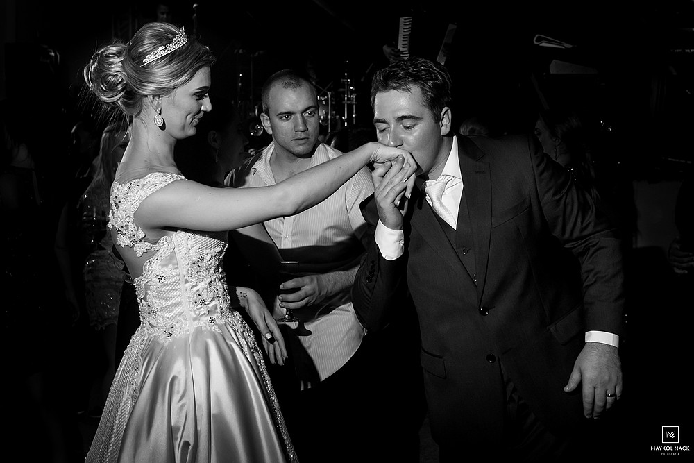 noivos felizes casamento