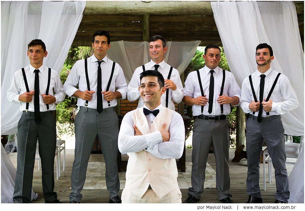 noivos e os padrinhos de casamento