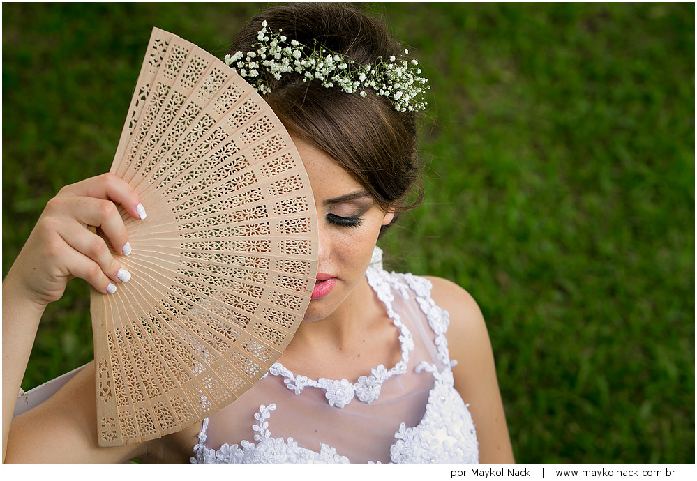 noiva com leque em casamento