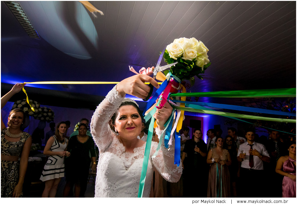 noiva com buque de fita