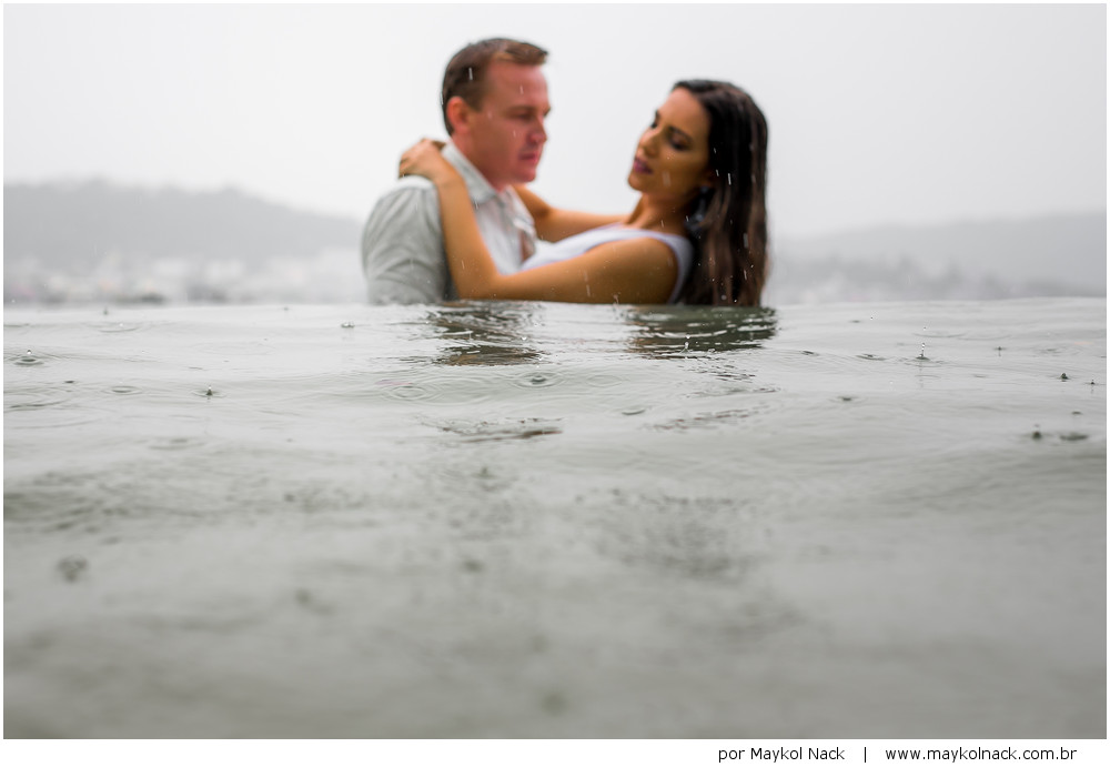 fotos de casal na chuva