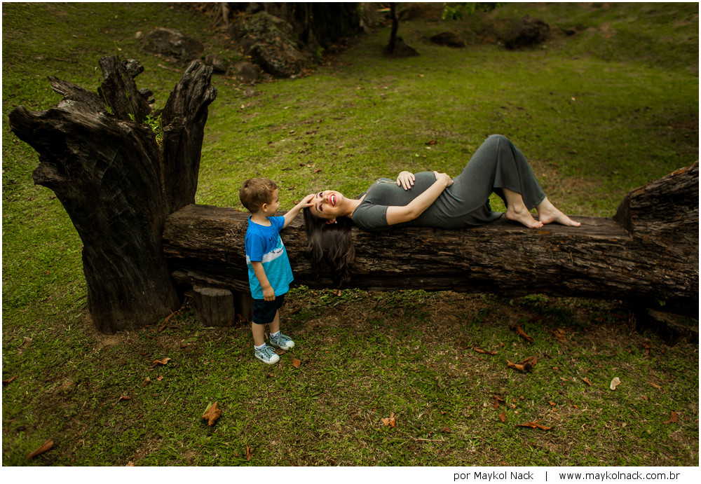 mãe grávida e filho