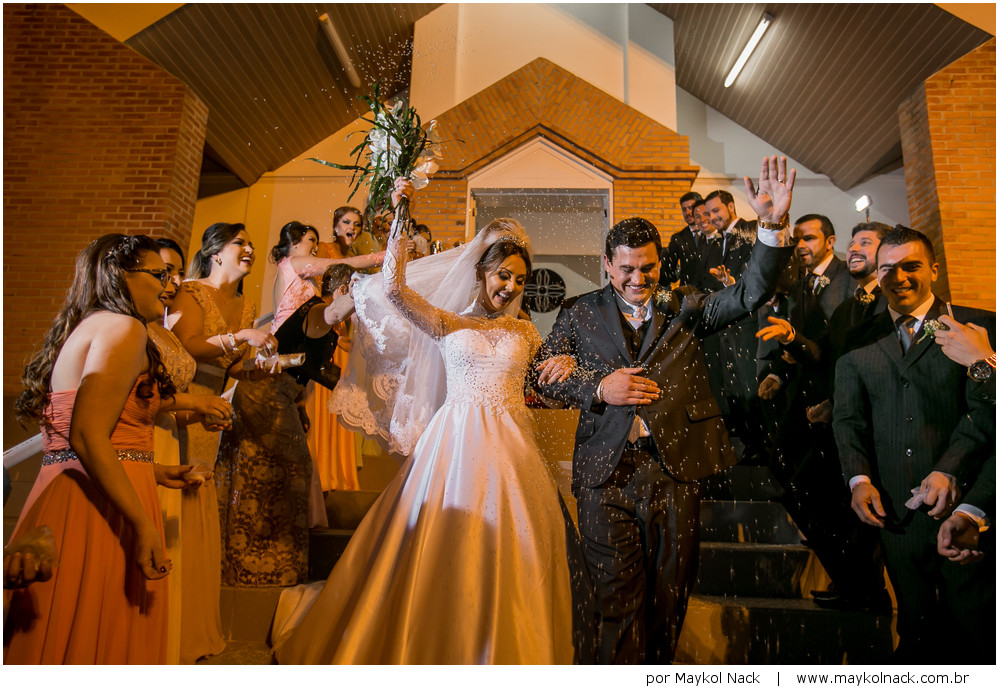 saída dos noivos casamento