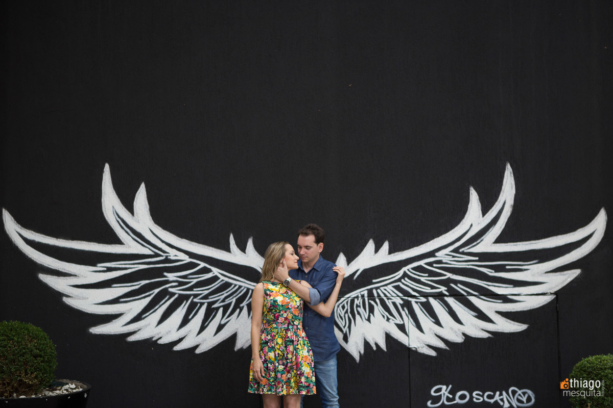 Registro de casal no Grafitti de Asas em paredão de São Paulo