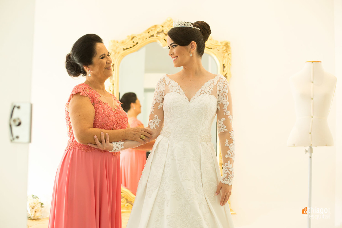 Noiva e Mãe no making of no salão Evaldo Faria Hill, pelo fotografo Thiago Mesquita