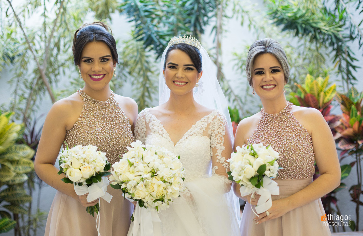 Noiva e irmãs em making of no salão do Evando Faria Hill, pelo fotografo Thiago Mesquita