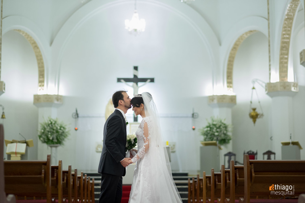 Ensaio dos noivos na Igreja Nossa Senhora das Dores em Uberlândia, pelo fotografo Thiago Mesquita