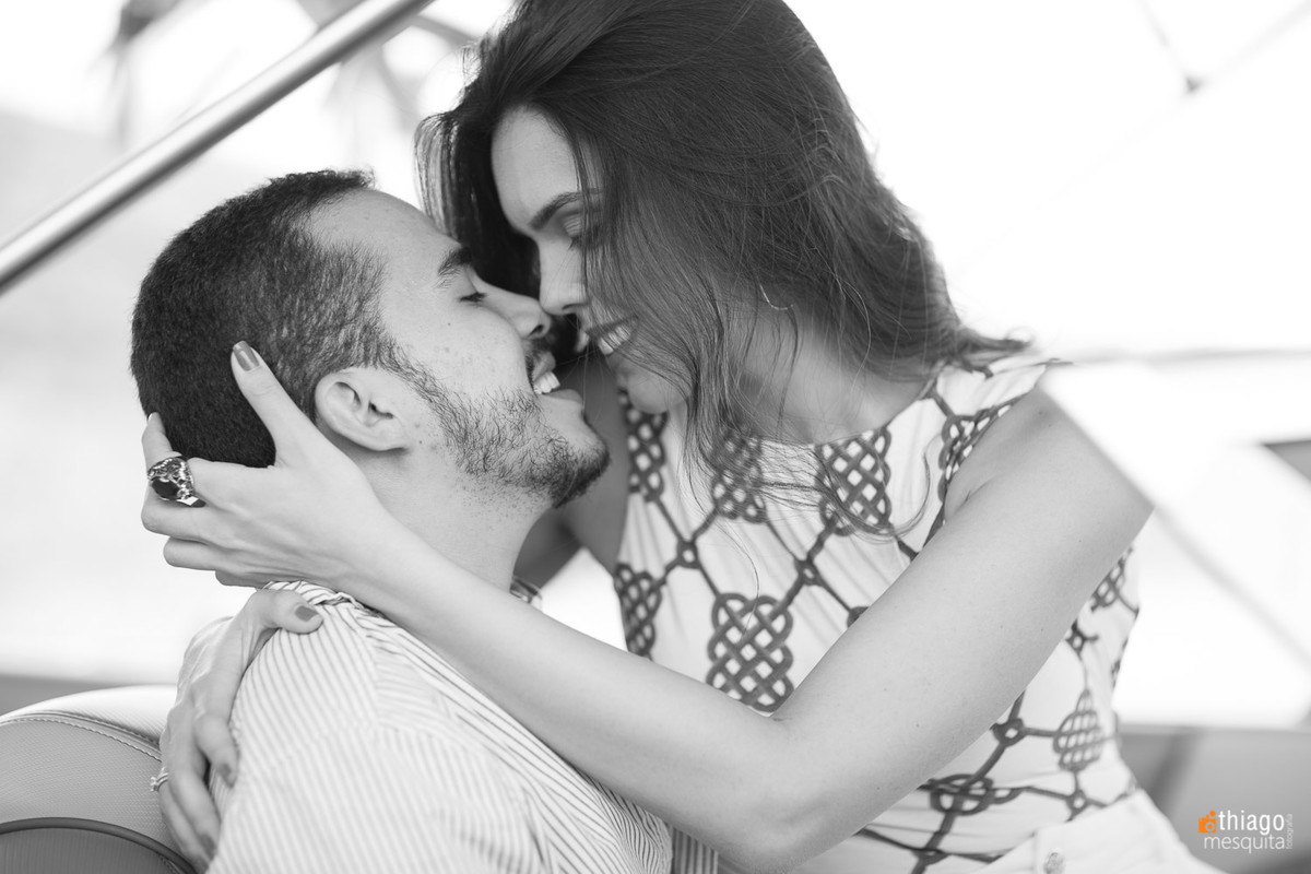 registro em preto e branco de prewedding pelo fotografo thiago mesquita