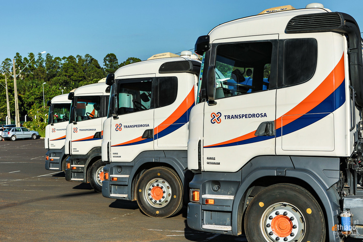 frota de caminhões de carga líquida - transpedrosa
