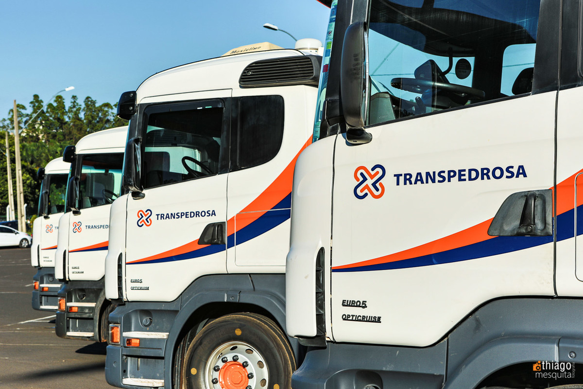frota de caminhões de carga líquida - transpedrosa