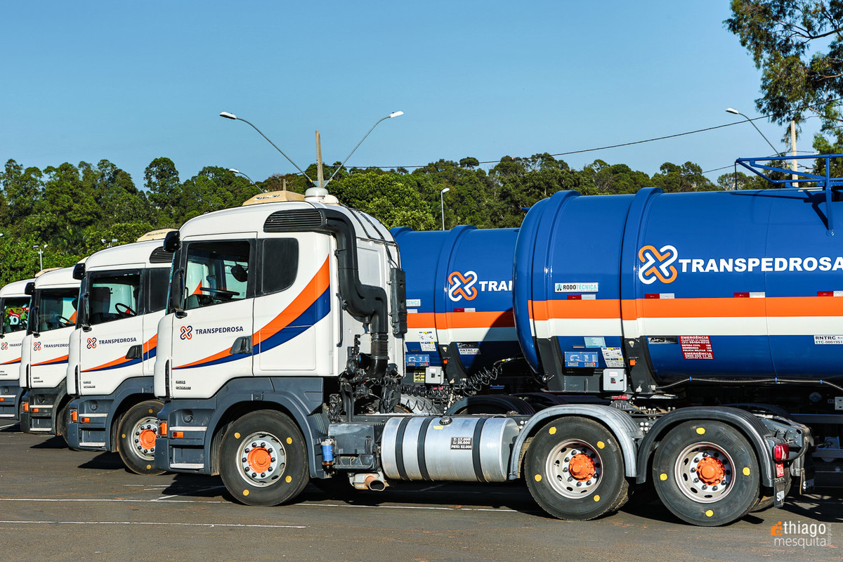 frota de caminhões de carga líquida - transpedrosa