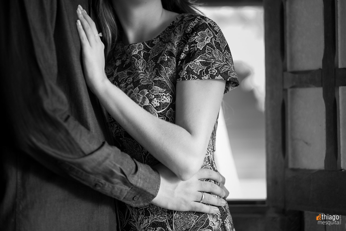 Registro em preto e branco do prewedding de Camila e Daniel em Uberlândia por Thiago Mesquita