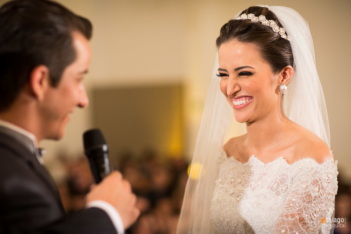 emoção da noiva Danielle nos votos de casamento. Thiago Mesquita fotografo
