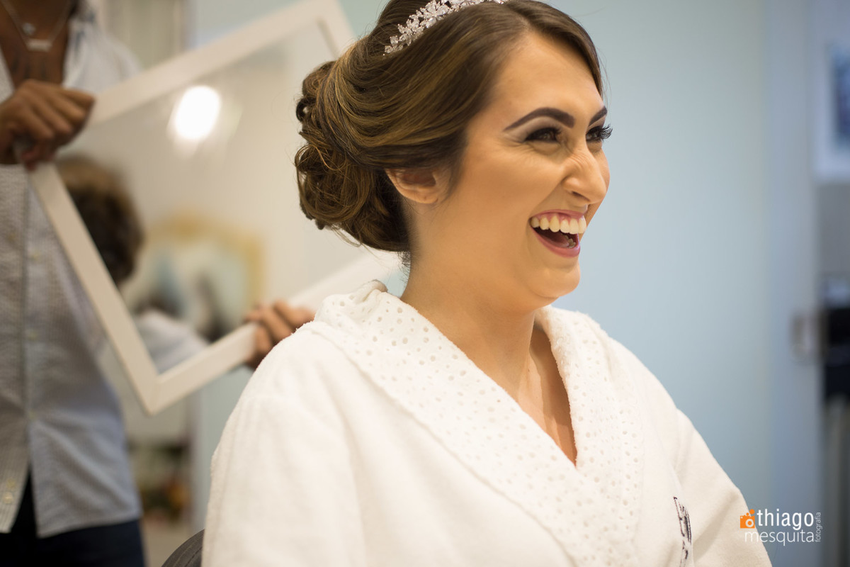 noiva Camila feliz no making of , Thiago Mesquita