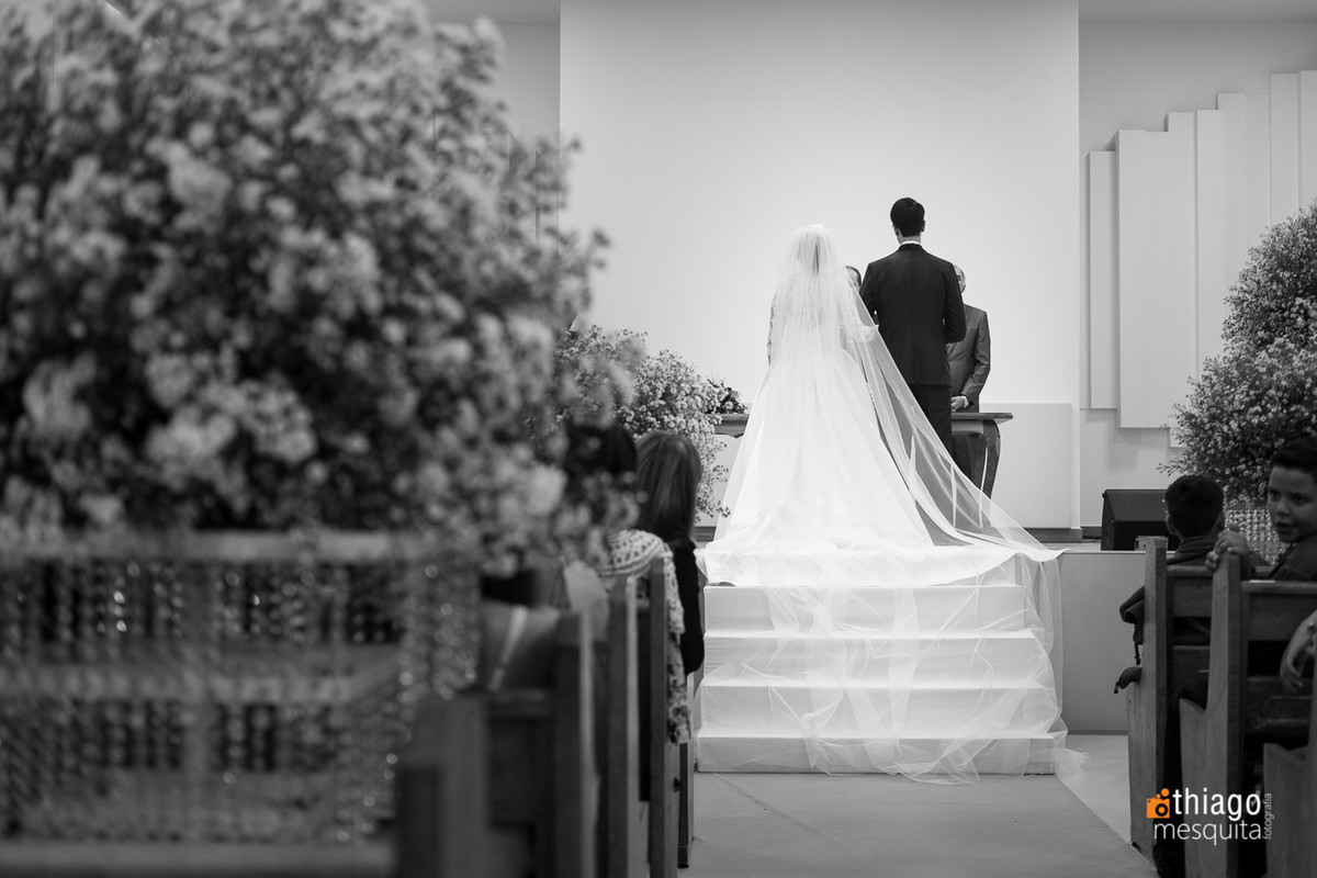 Registro em preto e branco da cerimônia de casamento de Camila e Daniel