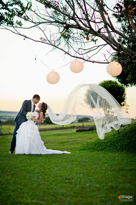 casamento fim de tarde na chacara manancial em uberlandia - decoração com bolas iluminadas