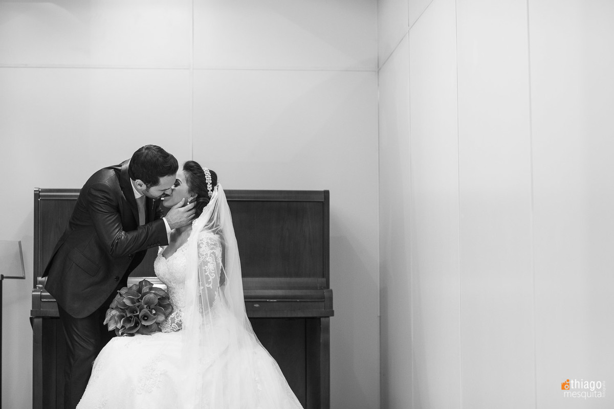 fotos de casal após o casamento no hotel Plaza Mercure Uberlândia