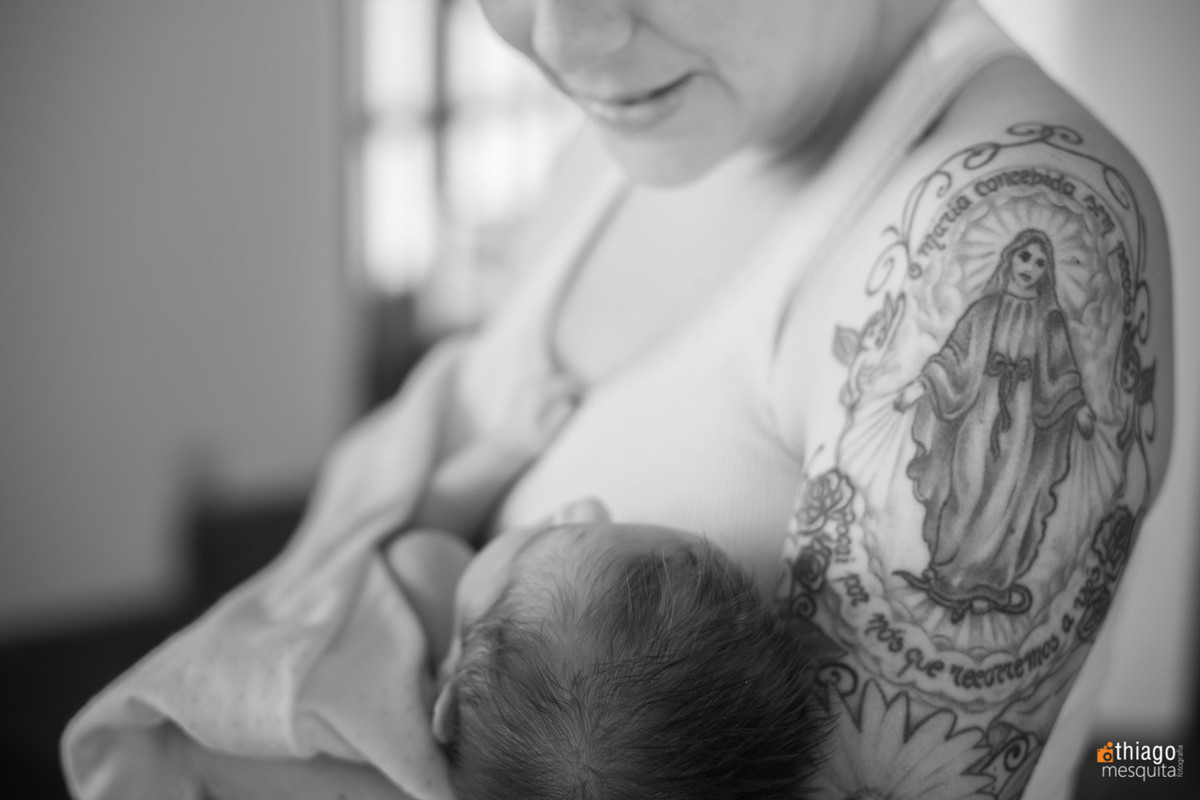 Mãe amamentando, newborn