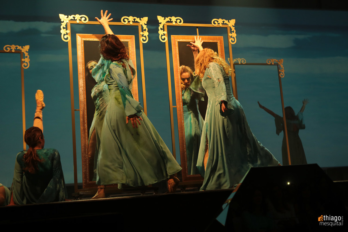 daniela e Kelen dança e teatro mulheres águias 2016