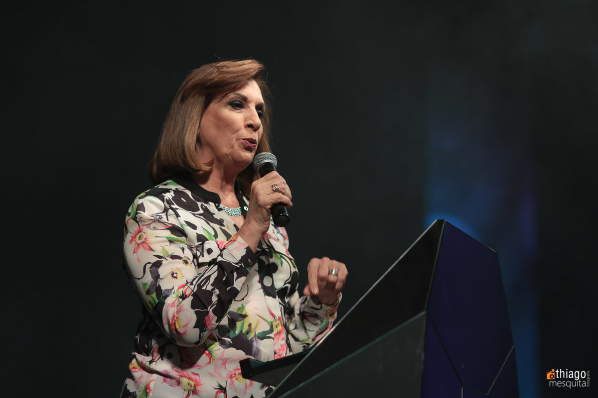 super nanny Cris Poli
