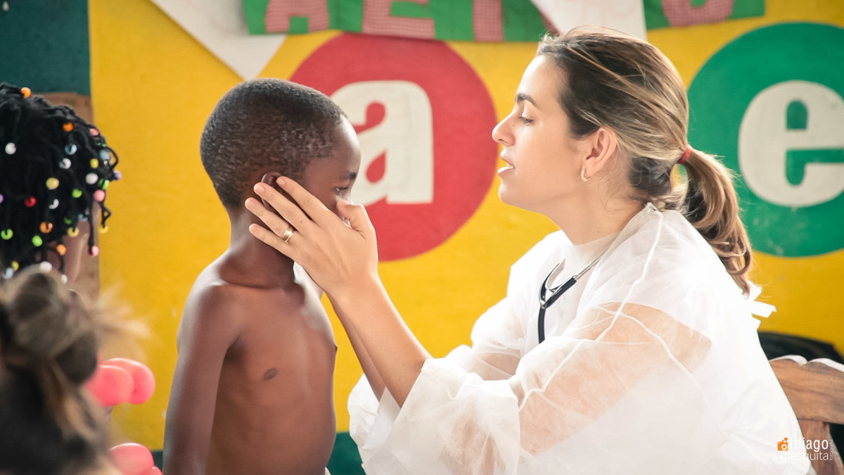 juliana pontes freitas atendendo em dondo - missão áfrica