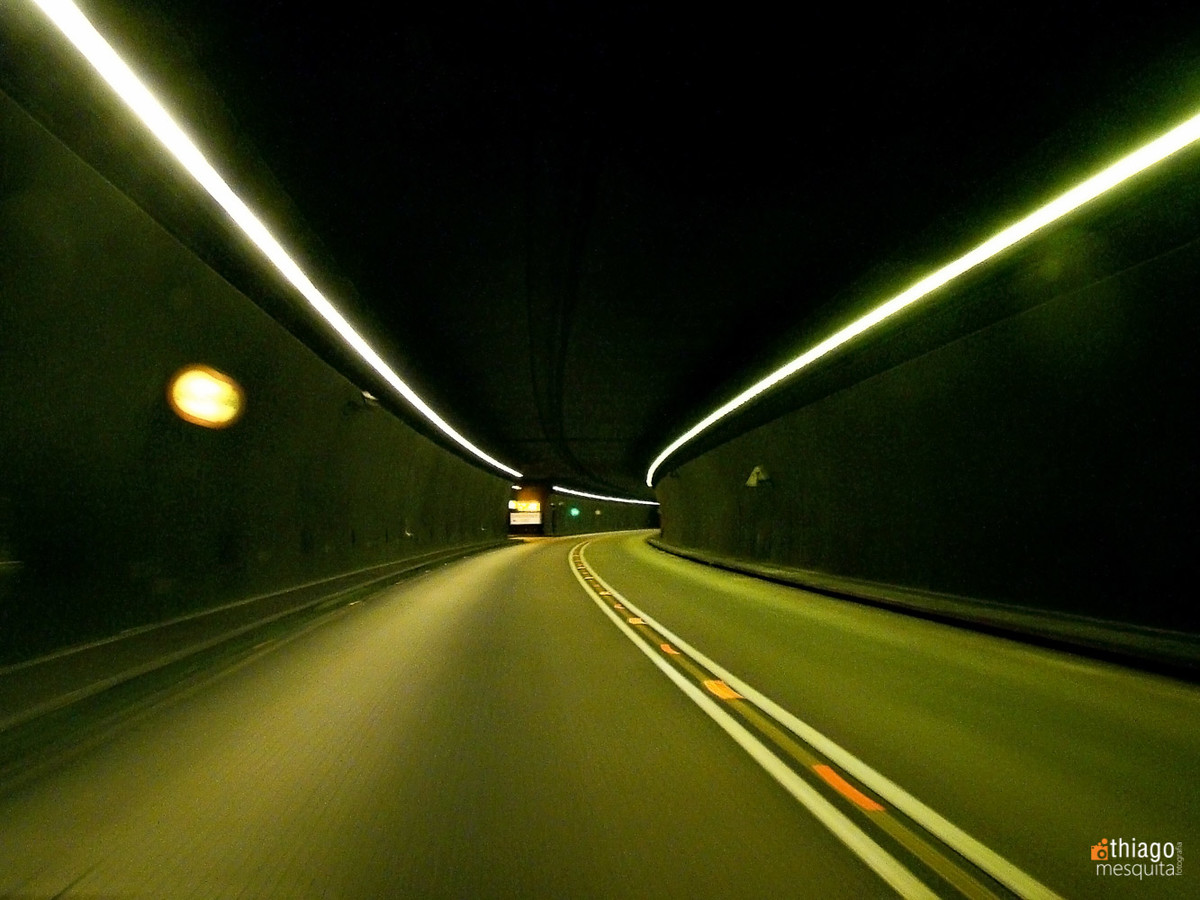 tunel alta velocidade carro adrenalina emoção - hi speed