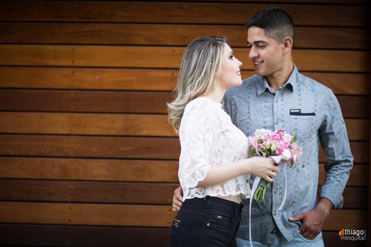 pré wedding em uberlândia fotos na rua karaíba