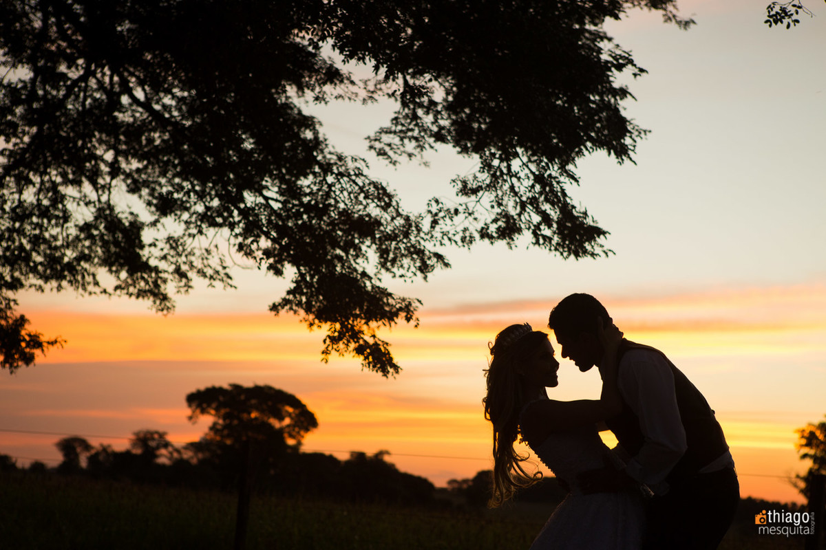 afterwedding - pós casamento - trash the dress - uberlândia - Thiago Mesquita - silhueta por do sol
