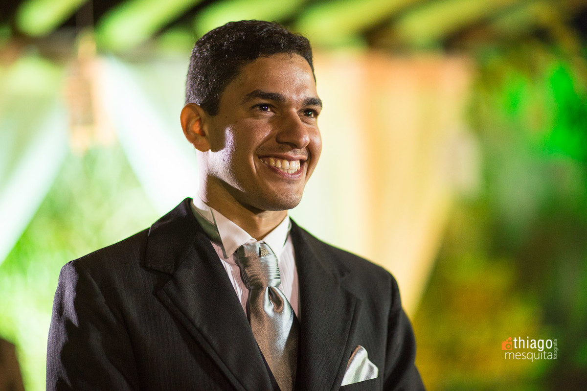first look groom noivo