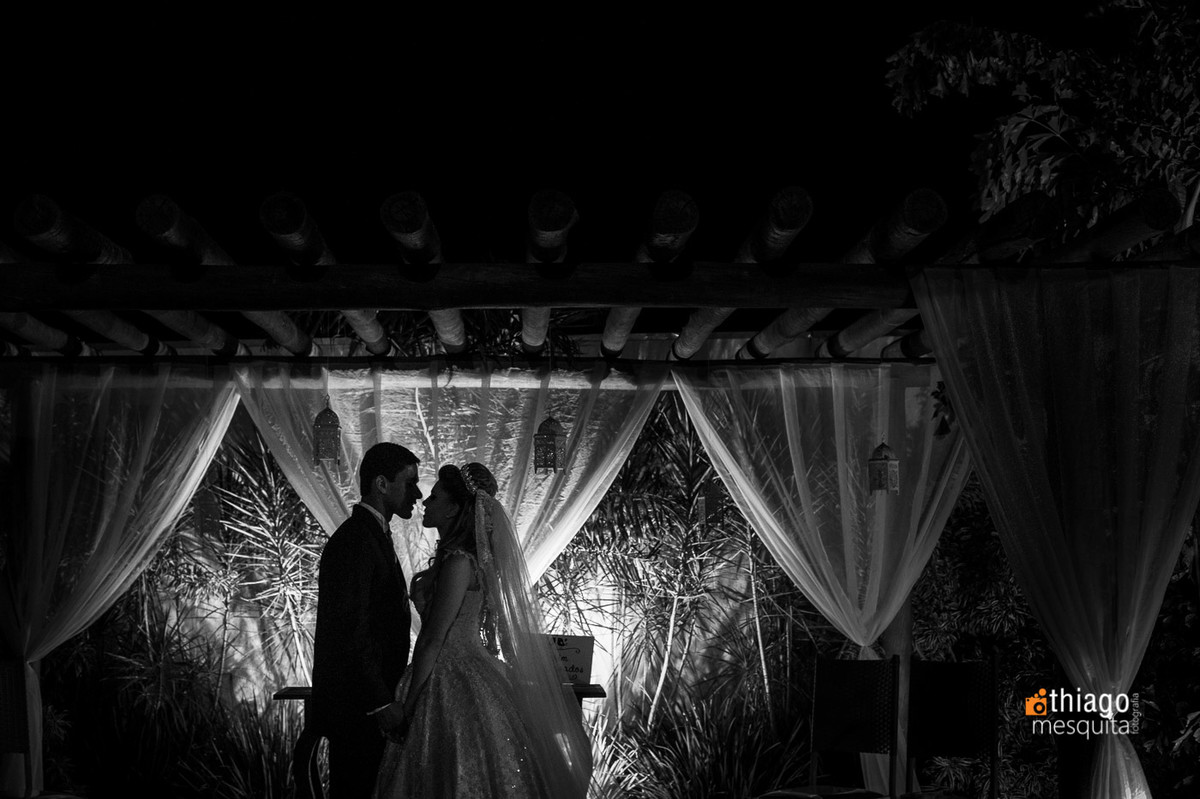 silhueta no altar. Thiago Mesquita. Uberlândia