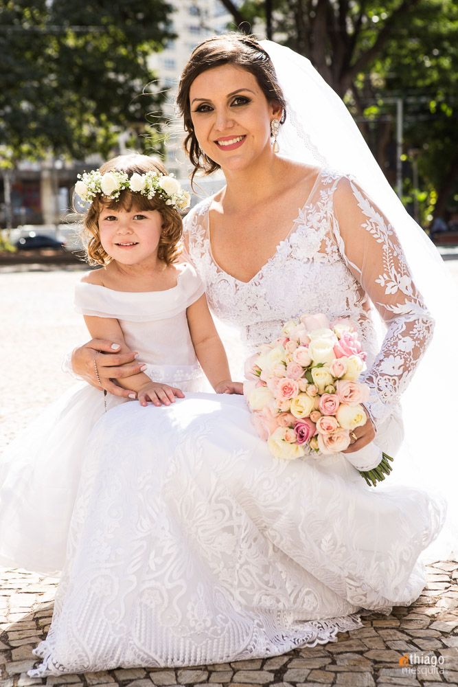 vestido de daminha, coroa de flores, buque de noiva