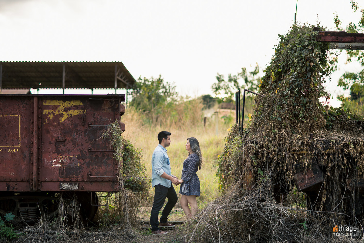 prewedding pre casamento em araguari - thiago mesquita fotografia - trilhos ferrovia trem de ferro