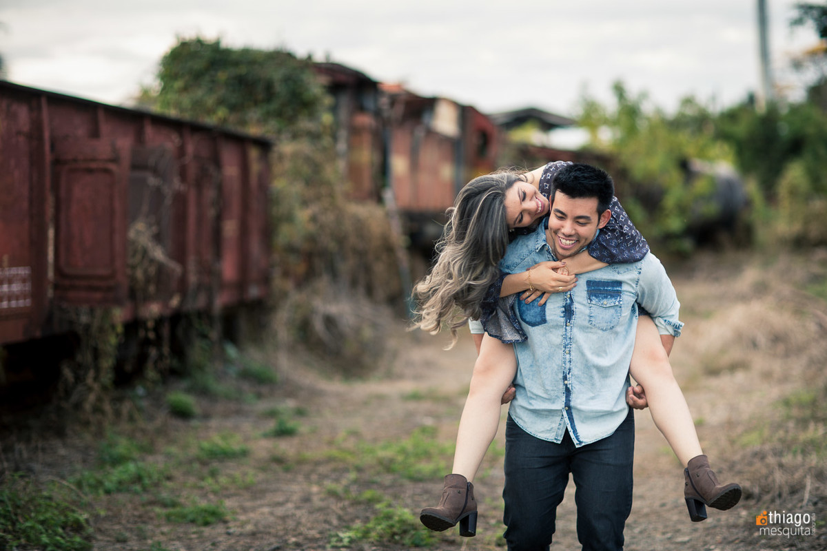 prewedding pre casamento em araguari - thiago mesquita fotografia - trilhos ferrovia trem de ferro