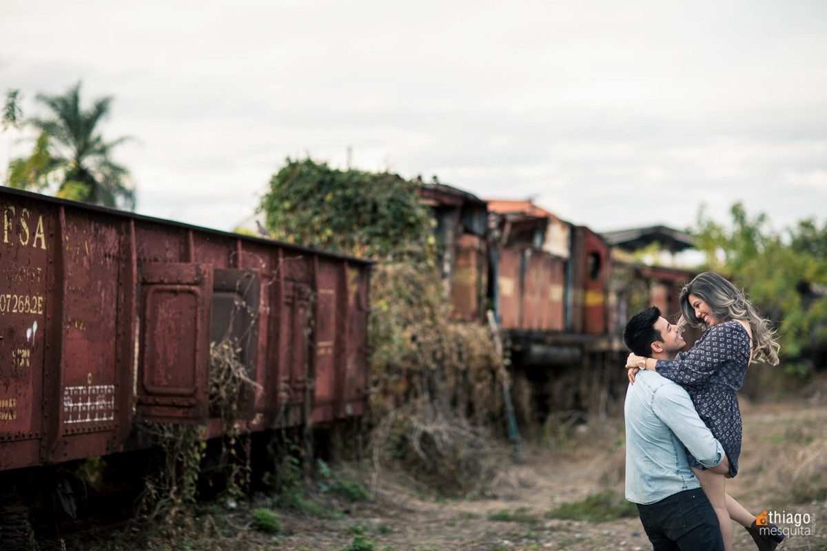 prewedding pre casamento em araguari - thiago mesquita fotografia - trilhos ferrovia trem de ferro