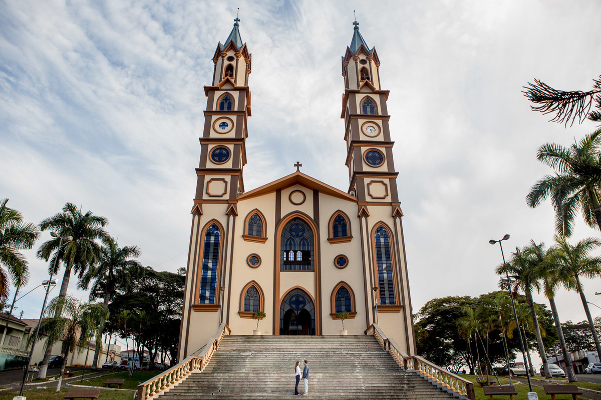 pre casamento em passos igreja matriz monica e hiran