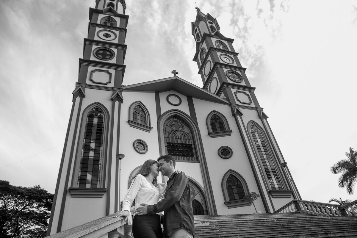 pre casamento em passos igreja matriz monica e hiran