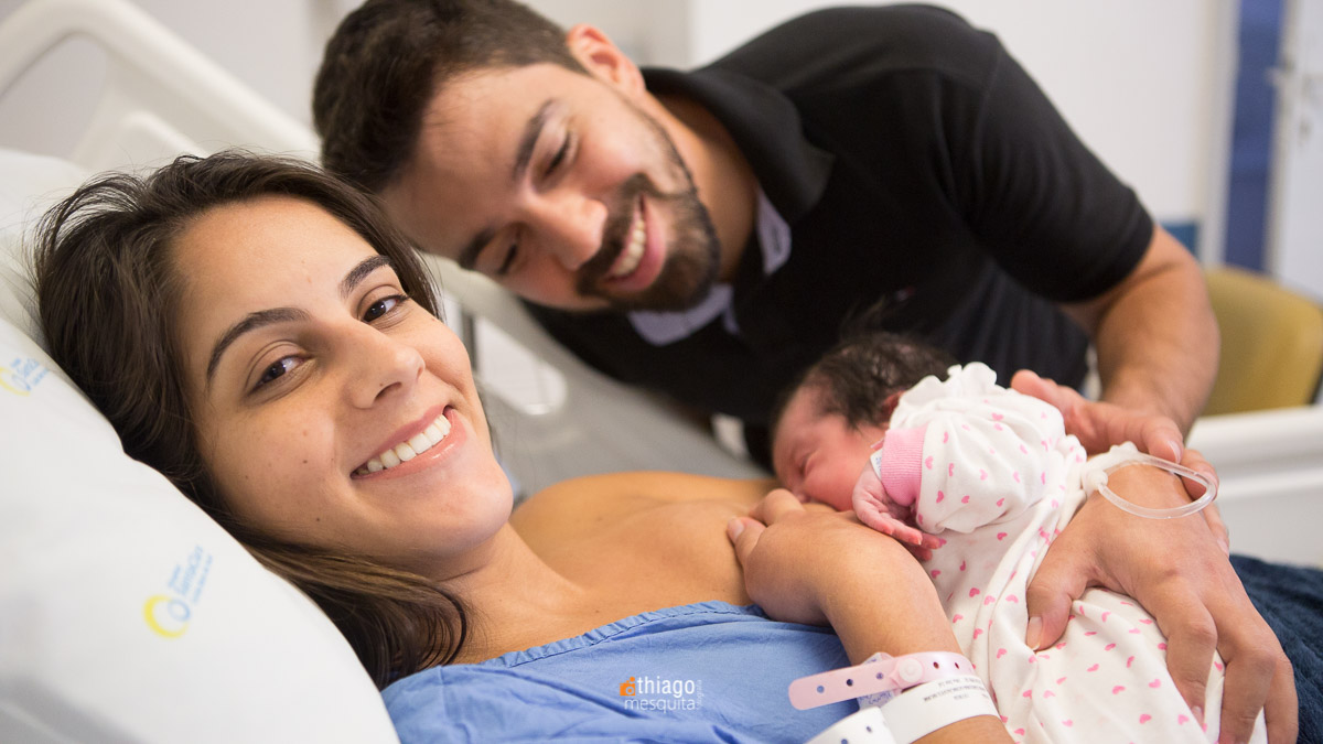 Fotografia de Parto. Amamentando pela primeira vez. Clinica Santa Clara